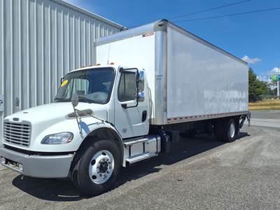 Freightliner M2 106 26 ft Box Truck - 280HP, 6 Speed Automatic, Roll up Door, Liftgate