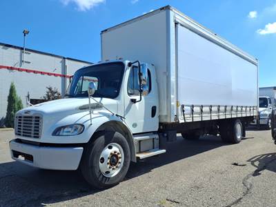 Freightliner M2 106 26 ft Box Truck - 260HP, 6 Speed Automatic, Roll up Door, Liftgate