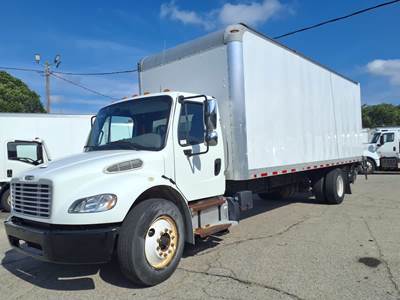Freightliner M2 106 24 ft Box Truck - 240HP, 6 Speed Automatic, Roll up Door, Liftgate