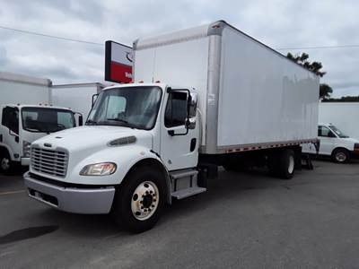 Freightliner M2 106 26 ft Box Truck - 240HP, 6 Speed Automatic, Roll up Door, Liftgate