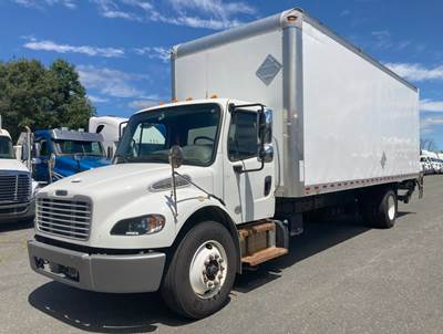 Freightliner M2 106 26 ft Box Truck - 240HP, 6 Speed Automatic, Roll up Door, Liftgate