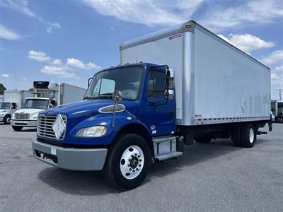Freightliner M2 106 26 ft Box Truck - 240HP, 9 Speed Automatic, Roll up Door, Liftgate