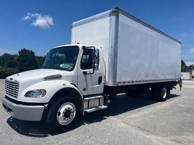 Freightliner M2 106 26 ft Box Truck - 240HP, 9 Speed Automatic, Roll up Door, Liftgate