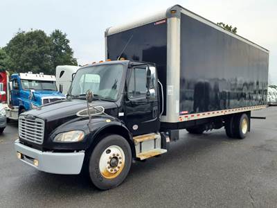 Freightliner M2 106 26 ft Box Truck - 240HP, 6 Speed Automatic, Roll up Door
