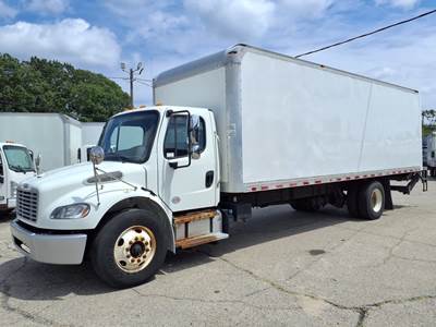 Freightliner M2 106 26 ft Box Truck - 240HP, 6 Speed Automatic, Roll up Door, Liftgate