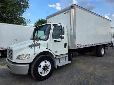Freightliner M2 106 22 ft Box Truck - 230HP, 6 Speed Automatic, Roll up Door, Liftgate