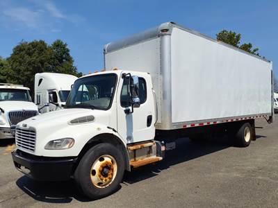 Freightliner M2 106 26 ft Box Truck - 240HP, 6 Speed Automatic, Roll up Door, Liftgate