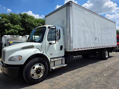 Freightliner M2 106 26 ft Box Truck - 240HP, 9 Speed Automatic, Roll up Door, Liftgate