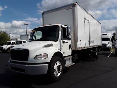 Freightliner M2 106 26 ft Box Truck - 280HP, 6 Speed Automatic, Roll up Door, Liftgate