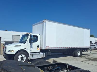 Freightliner M2 106 26 ft Box Truck - 230HP, 9 Speed Automatic, Roll up Door, Liftgate