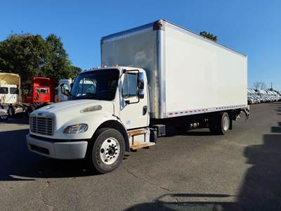 Freightliner M2 106 26 ft Box Truck - 240HP, 6 Speed Automatic, Roll up Door, Liftgate