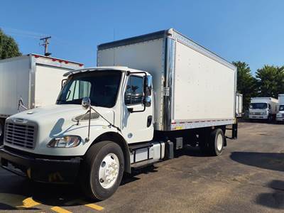 Freightliner M2 106 18 ft Box Truck - 260HP, 6 Speed Automatic, Roll up Door