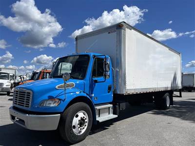 Freightliner M2 106 26 ft Box Truck - 240HP, 6 Speed Automatic, Roll up Door