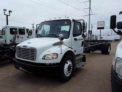 Freightliner M2 106 Box Truck - 240HP, 6 Speed Automatic