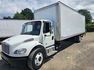 Freightliner M2 106 26 ft Box Truck - 260HP, 7 Speed Automatic, Roll up Door, Liftgate