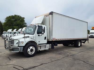 Freightliner M2 106 26 ft Box Truck - 280HP, 6 Speed Automatic, Roll up Door, Liftgate
