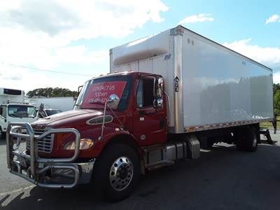 Freightliner M2 106 28 ft Box Truck - 280HP, 6 Speed Automatic, Roll up Door, Liftgate