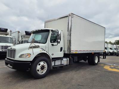 Freightliner M2 106 18 ft Box Truck - 260HP, 6 Speed Automatic, Roll up Door