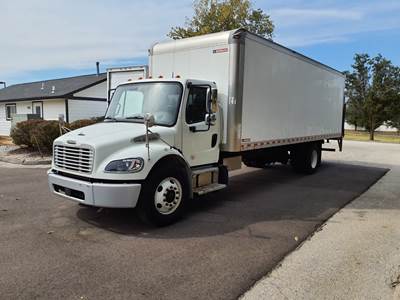 Freightliner M2 106 26 ft Box Truck - 26011HP, 6 Speed Automatic, Roll up Door, Liftgate
