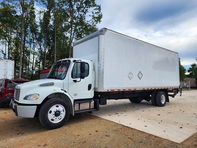 Freightliner M2 106 26 ft Box Truck - 280HP, 9 Speed Automatic, Roll up Door, Liftgate