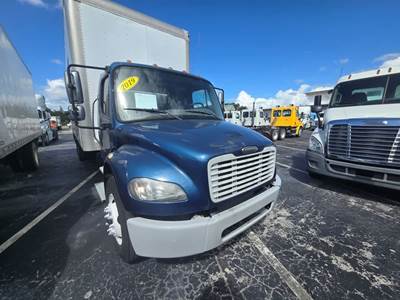 Freightliner M2 106 26 ft Box Truck - 240HP, 9 Speed Automatic, Roll up Door, Liftgate