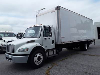Freightliner M2 106 26 ft Box Truck - 240HP, 9 Speed Automatic, Roll up Door, Liftgate