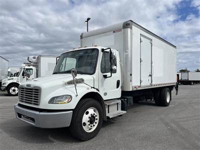Freightliner M2 106 20 ft Box Truck - 240HP, 6 Speed Automatic, Roll up Door, Liftgate
