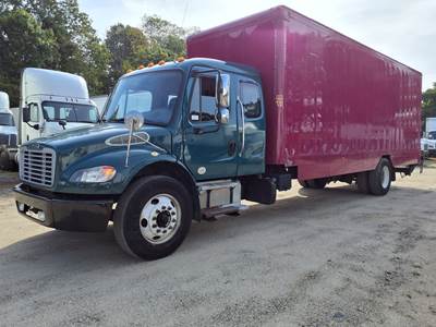 Freightliner M2 106 26 ft Box Truck - 260HP, 6 Speed Automatic, Roll up Door, Liftgate