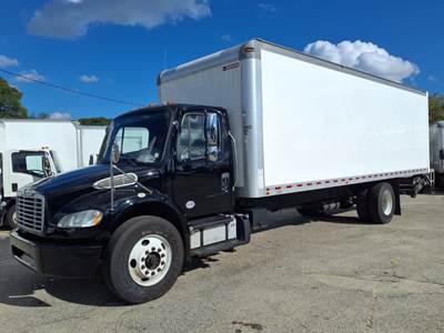Freightliner M2 106 26 ft Box Truck - 240HP, 6 Speed Automatic, Roll up Door, Liftgate