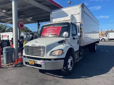 Freightliner M2 106 26 ft Box Truck - 240HP, 5 Speed Automatic, Roll up Door, Liftgate