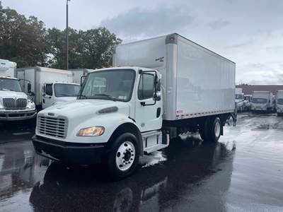 Freightliner M2 106 20 ft Box Truck - 240HP, 6 Speed Automatic, Roll up Door, Liftgate