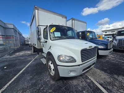 Freightliner M2 106 24 ft Box Truck - 240HP, 6 Speed Automatic, Roll up Door, Liftgate