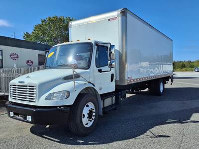 Freightliner M2 106 26 ft Box Truck - 240HP, 6 Speed Automatic, Roll up Door, Liftgate