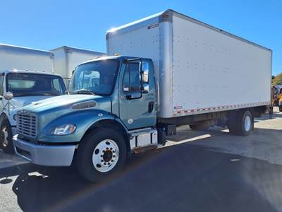 Freightliner M2 106 26 ft Box Truck - 260HP, 6 Speed Automatic, Roll up Door, Liftgate
