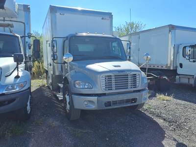 Freightliner M2 106 16 ft Box Truck - 280HP, 6 Speed Manual, Roll up Door, Liftgate