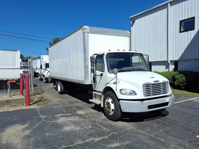 Freightliner M2 106 26 ft Box Truck - 240HP, 6 Speed Automatic, Roll up Door, Liftgate