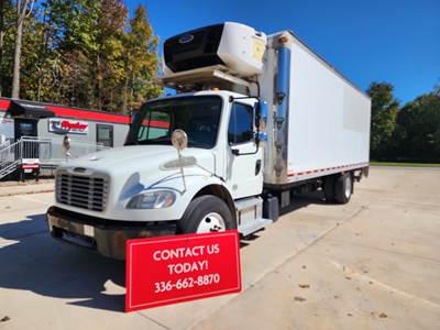Freightliner M2 106 26 ft Box Truck - 240HP, 6 Speed Automatic, Roll up Door, Liftgate