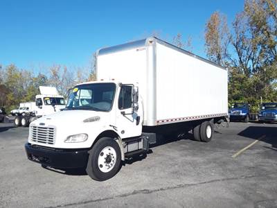 Freightliner M2 106 26 ft Box Truck - 230HP, 6 Speed Automatic, Roll up Door, Liftgate