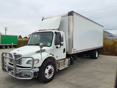 Freightliner M2 106 26 ft Box Truck - 280HP, 6 Speed Automatic, Roll up Door, Liftgate