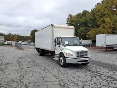 Freightliner M2 106 26 ft Box Truck - 240HP, 6 Speed Automatic, Roll up Door, Liftgate