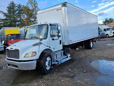 Freightliner M2 106 26 ft Box Truck - 240HP, 6 Speed Automatic, Roll up Door, Liftgate