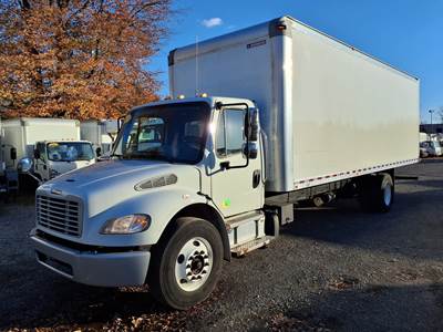 Freightliner M2 106 26 ft Box Truck - 240HP, 6 Speed Automatic, Roll up Door