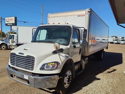 Freightliner M2 106 26 ft Box Truck - 240HP, 6 Speed Automatic, Roll up Door, Liftgate