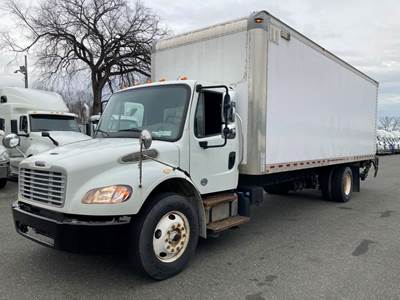 Freightliner M2 106 26 ft Box Truck - 240HP, 6 Speed Automatic, Roll up Door, Liftgate