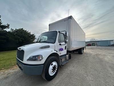 Freightliner M2 106 26 ft Box Truck - 260HP, 6 Speed Automatic, Roll up Door, Liftgate