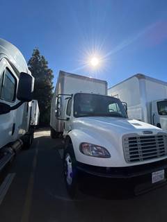 Freightliner M2 106 26 ft Box Truck - 260HP, 6 Speed Automatic, Roll up Door, Liftgate