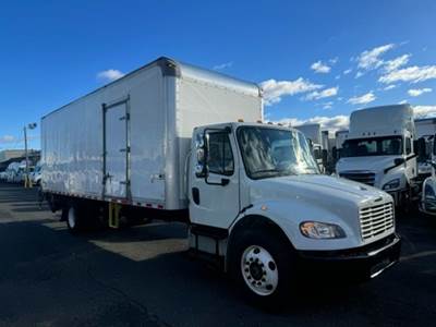 Freightliner M2 106 26 ft Box Truck - 240HP, 6 Speed Automatic, Roll up Door, Liftgate