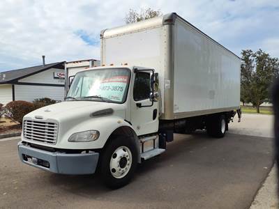 Freightliner M2 106 26 ft Box Truck - 240HP, 6 Speed Automatic, Roll up Door, Liftgate