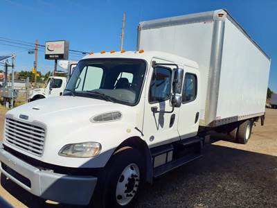 Freightliner M2 106 26 ft Box Truck - 240HP, 6 Speed Automatic, Roll up Door, Liftgate