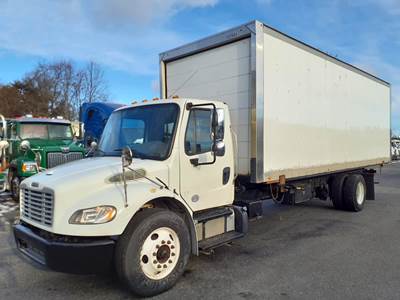 Freightliner M2 106 26 ft Box Truck - 240HP, 6 Speed Automatic, Roll up Door